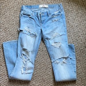 Hollister Super  Distressed Jeans✨